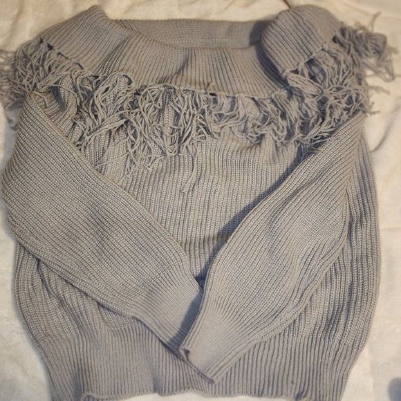NWT andthewhy Gray Off the Shoulder Fringe Sweater Size Small - Picture 2 of 6